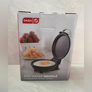Dash Mini Maker Griddle - 4 inch cooking surface, 350 Watt, Black NEW IN BOX